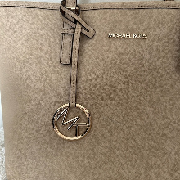 Michael Kors Jet Set Top Zip Tote - Picture 3 of 11